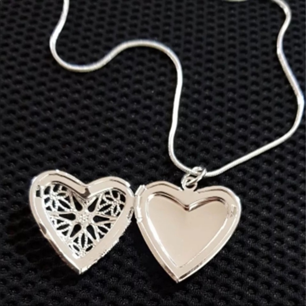 ☀️ Silver Heart Necklace chain - Picture 4 of 11